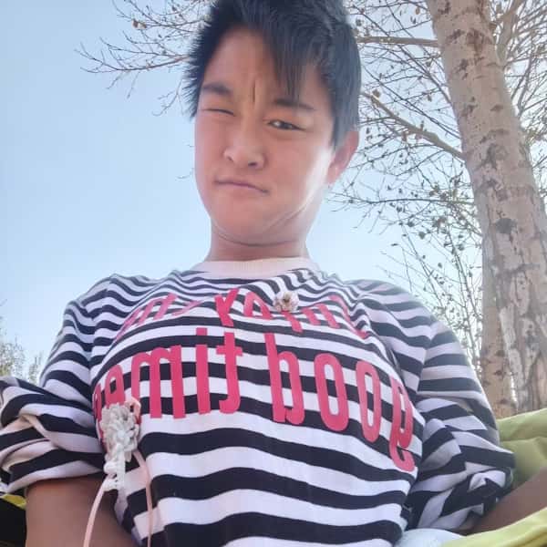 内蒙古24岁单身美女真诚找对象-新乡征婚相亲网